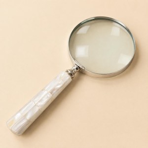 Loupe artisanale en forme de cercle avec manche en mosaïque de coquillages, artisanat naturel, objet de collection, décoration artistique portable - Product Image 4