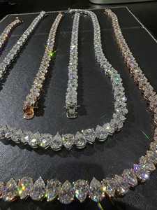 สร้อยคอคิวบาลิงค์ประดับเพชรโมอิสซาไนต์แบบเย็นๆ ระดับ VVS สไตล์ฮิปฮอปสุดหรูสำหรับผู้ชาย ขายส่งจากโรงงาน ผลิตตามสั่ง ทอง 18K - Product Image 2