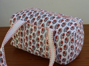 Bolso de lona bohemio reversible de tamaño mediano, hecho a mano en India, de algodón acolchado con estampado floral a mano, sin cremallera, para mujer - Product Image 2