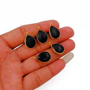 ชุดจี้แกะสลักสีดำทำด้วยมือพลอยโอนิกซ์ประดับอัญมณีสีทอง - Product Image 2