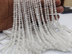 Cuentas Facetadas de Piedra Lunar Arcoíris Blanca Natural de 4-5 mm, Hilo de 13 Pulgadas de Largo, de Rajasthan, para la Fabricación de Joyas - Product Image 1