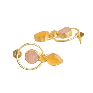 Boucles d'oreilles classiques à clous, ornées de pierres précieuses authentiques, revêtement doré et qualité artisanale, bijoux faits à la main - Product Image 3