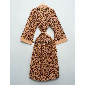 Bata kimono de algodón con estampado animal, hecha a mano en India, ligera, para estar en casa o como albornoz, con estampado de bloques, suave. - Product Image 5