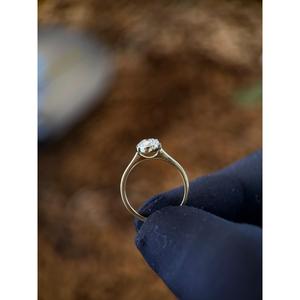 Bague de fiançailles en or 14 carats avec diamant ovale de 2 carats cultivé en laboratoire, alliance minimaliste solitaire pour femme - Product Image 2