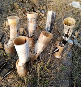 Cuerno de Buey Real Grabado a Mano, Cuerno Vikingo de Gran Tamaño, Cuerno Natural Personalizado para Beber Cerveza o Vino - Product Image 3