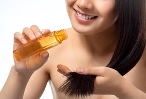 Aceite de Ricino 100% Puro Prensado en Frío - Orgánico, Libre de Hexano para el Crecimiento del Cabello, Pestañas y Humectación de la Piel - Product Image 3