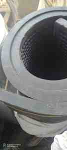 ส่วนประกอบจุกยางทรงกระบอกสีดำ แยกต่างหากจากพื้นหลังสีขาว แสดงให้เห็นว่าเป็นชิ้นส่วนอุตสาหกรรมที่ทนทานสำหรับการปิดผนึก - Product Image 2