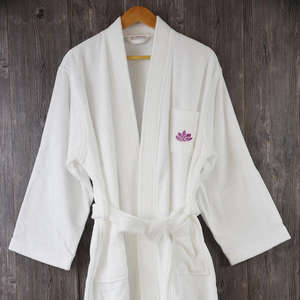 Peignoir de luxe en velours 100 % coton brodé, personnalisé pour hommes et femmes, vente en gros Nesta Sports pour hôtels - Product Image 3