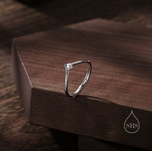 Bague de mariage ajustable en argent sterling 925 plaqué or 14 carats avec perle d'eau douce naturelle minimaliste de 3 mm en forme de chevron - Product Image 3