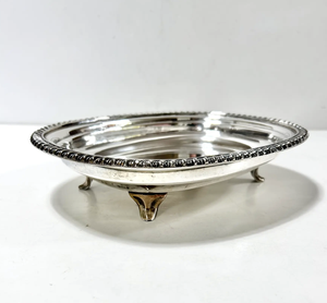 Bandeja Redonda de Acero Inoxidable de Lujo con Borde Decorativo, Bandeja de Servicio Premium para una Presentación Elegante de la Mesa - Product Image 2