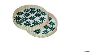 Elegante juego de bandejas redondas de ratán con incrustaciones de nácar hechas a mano, decoración de lujo asequible para el hogar de la India - Product Image 3