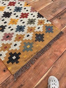 Tapis géométrique Kilim fait main Krafterscustom, rectangulaire, en laine et acrylique, à poils moyens, écologique, tufté à la main, avec support en latex - Product Image 2