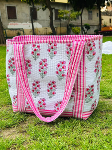 Sac fourre-tout matelassé en coton imprimé à la main avec motifs floraux, sac fait main - Product Image 3