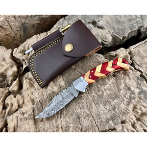 Nuevo Cuchillo Plegable Multifuncional de Acero de Damasco Hecho a Mano y Personalizado con Mango de Madera de Olivo y Refuerzo de Acero - Product Image 1