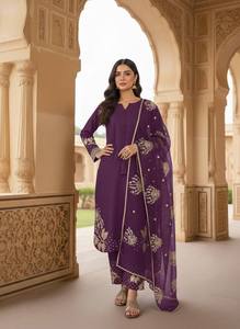 Ensemble Salwar Kameez traditionnel indien pakistanais pour femmes, violet, brodé, en polyester, longueur cheville, tenue décontractée, coupe régulière - Product Image 2