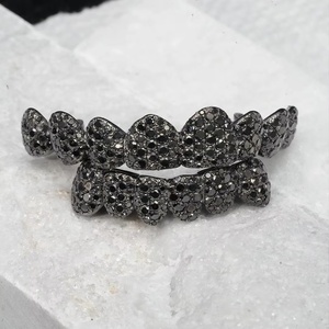 กริลล์ฟันแบบไมโครอินเสิร์ตทรงกลมเจียระไนแบบบริลเลียนท์ ทำจากทองคำแท้ 14K ชุบโรเดียมสีดำ ประดับด้วยโมอิสซาไนต์ที่เพาะเลี้ยงในห้องปฏิบัติการ สไตล์วินเทจ สำหรับทั้งชายและหญิง - Product Image 2