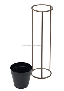 Juego de 2 macetas de hierro negro y dorado de calidad superior con soporte largo para macetas a precio de reventa desde la India - Product Image 3
