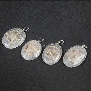 Pendentif ovale en quartz gravé en cristal Acheter pendentifs en pierre gravée Pendentif en quartz en cristal pierre de guérison - Product Image 1