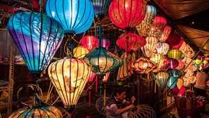 Silk <b>Lantern</b> combining bright silk and eco friendly bamboo elegant Vietnamese craft for decorative hanging purposes - Product Image 2