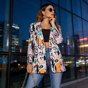 Oferta en Temu: Blazer informal para mujer con estampado de grafiti colorido, cuello de solapa, manga larga, para uso diario. - Product Image 3