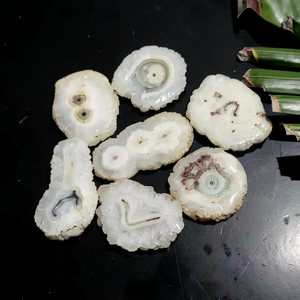 Hermosa Rodaja de Cuarzo Solar Natural, Joyería de Cristal para Sanación |   Blanco 20-35mm |   Efecto de Juego de Colores |   Elegante Patrón Macro - Product Image 5