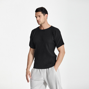 T-shirt plissé Miyake de haute qualité pour homme, col ras du cou, manches courtes, 100 % polyester respirant, style décontracté chic, idéal pour l'été, 180 g, vierge - Product Image 4