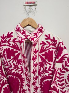 Veste en velours rose brodée à la main, style Suzani, pour femme, veste en coton, veste d'hiver, veste bohème, veste de festival - Product Image 4