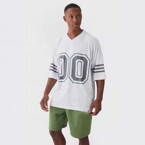 Camiseta personalizada con cuello en V para hombre y pantalones cortos estampados reflectantes, conjunto de 2 piezas esenciales de verano con logotipo de media manga incluido - Product Image 3