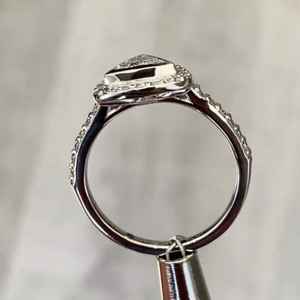 Bague de mariage en moissanite taille triangle avec halo de diamants pour femme, en argent 925 original, pour un cadeau de charme serti clos, bijou pour partenaire - Product Image 5
