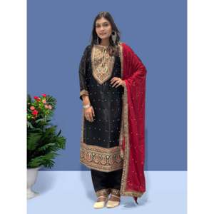 Ensemble haut-bas et dupatta en satin fantaisie avec broderie et travail de sequins Dori - Product Image 6