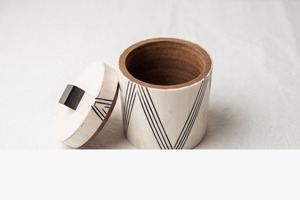 Boîte de rangement à bijoux multifonctionnelle élégante en résine et MDF, organisateur de vanité haut de gamme, fournisseur indien, en vente - Product Image 5