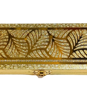 Boîte à monnaie décorative design en MDF doré avec feuille en relief pour Diwali, mariages et cadeaux en espèces festifs - Product Image 1