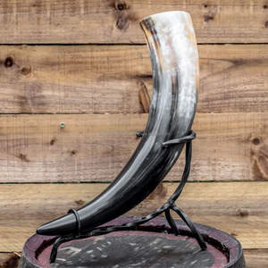 Corne à boire médiévale Viking faite à la main en véritable corne naturelle avec la meilleure qualité fabriquée par Tayyab Handicraft - Product Image 4