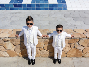 Ensemble de costume formel 3 pièces blanc pour garçons avec gilet et nœud papillon – Tenue de smoking pour mariage pour enfants - Product Image 1
