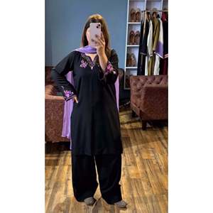 Conjunto Elegante de Top y Pantalones Palazzo para Fiesta de Mujer de Diseñador - Product Image 1