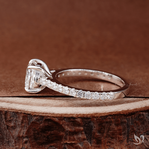 Anillo de Compromiso con Diamante Cultivado en Laboratorio, Corte Cojín, 2 Quilates, Banda Pavé Catedral, Oro Blanco de 10K, Anillo de Novia Impresionante - Product Image 3