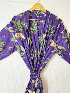 Batas Kimono de Algodón con Estampado de Selva Morada, Hechas a Mano, de Terciopelo de Algodón, para el Desayuno o el Té - Product Image 2