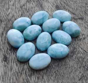 ลาริมาร์ธรรมชาติทรงรีแบบคาโบชอง หลังแบน ขายส่ง พลอยขนาดมาตรฐานสำหรับทำเครื่องประดับ - Product Image 1