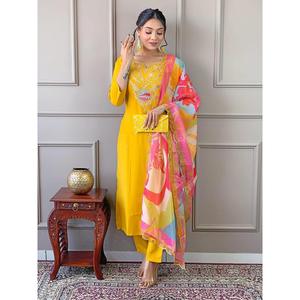 FANTAISIE VISCOSE CHANDERI AVEC SEQUENCE CODAGE BRODERIE TRAVAIL HAUT BAS AVEC DENTELLE BIOORDER DUPATTA JAUNE Gharara - Product Image 1
