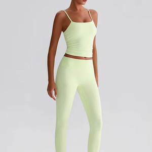 Conjunto de yoga para mujer con tacto de compresión suave, material transpirable y diseño elegante para fitness y uso diario cómodo. - Product Image 1