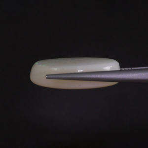 โอปอลสีขาวธรรมชาติ พลอยหลวม 14.08 กะรัต รูปทรงวงรี 21.5x15 มม. รับรองโดย IGI ขัดเงาด้วยมือ ลงแว็กซ์/น้ำมัน ขายส่งราคาเบาๆ - Product Image 2