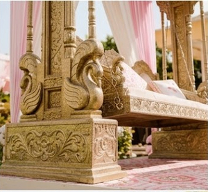 Columpio para ceremonia Haldi al aire libre, decoración para fiesta en la piscina, escenario para ceremonia Sangeet al aire libre, Jhula dorada, columpio temático de jardín magnífico, EE. UU. - Product Image 4