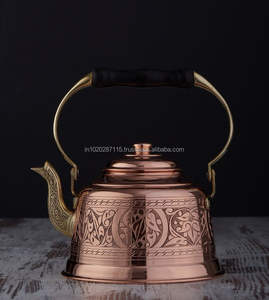 Bouilloire en cuivre intemporelle avec fabrication artisanale et fond solide, parfaite pour une fonctionnalité domestique durable - Product Image 1