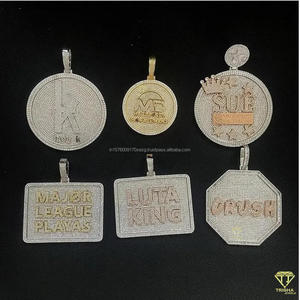 Pendentif de marque Hip Hop exclusif avec sertissage de diamants de laboratoire entièrement incrustés et finition argentée - Product Image 5