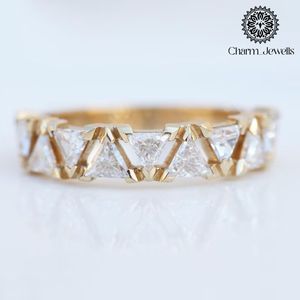 แหวนหมั้นผู้หญิง Charm_Jewells เงินแท้ทรงสามเหลี่ยมประดับเพชรโมอิสซาไนต์ทรงเรขาคณิต ตัวเรือนแบบหนามเตย รับรองโดย IGI สไตล์คลาสสิก น้ำหนัก 3 กรัม - Product Image 3