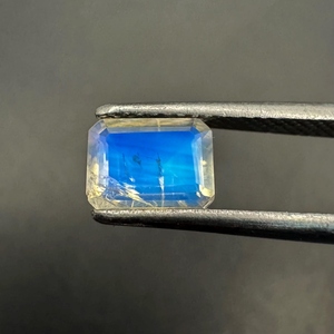 A K Gems Piedra Preciosa de Piedra Lunar Arcoíris de Fuego Azul Natural, Corte Redondo, 5mm-7mm, Encerada/Aceitada, para Fabricación de Joyas de Rajastán, con Efecto de Juego de Color - Product Image 3
