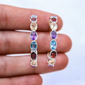 ต่างหูเงินแท้ 925 ประดับพลอยธรรมชาติรูปไข่หลายเม็ดแบบเปิดวงกลม Memoria Jewels ขายส่ง - Product Image 5