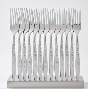 Ensemble de fourchettes élégantes en acier inoxydable avec manches gravées à motifs floraux, compatibles lave-vaisselle, pour mariage et usage quotidien - Product Image 1