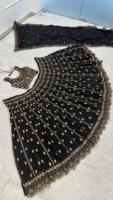 Tenue de mariage traditionnelle indienne Lehenga Choli, magnifiquement ornée de sequins, pour les occasions et les événements spéciaux, pour femmes.
