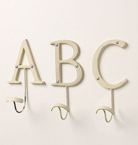 Ensemble de 3 crochets muraux personnalisés pour lettres E B M, rangement élégant et fonctionnel pour l'entrée de la maison ou l'organisation de la cuisine - Product Image 3